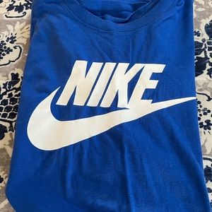 New the Nike Tee Size medium. Beautiful and so very comfortable.